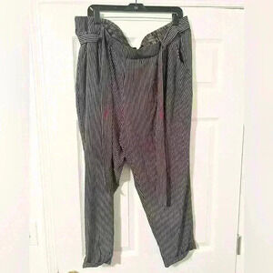 Torrid | Capris Dress pants